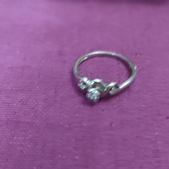 Elegant Silver Twirl Ring - Picture 5 of 8